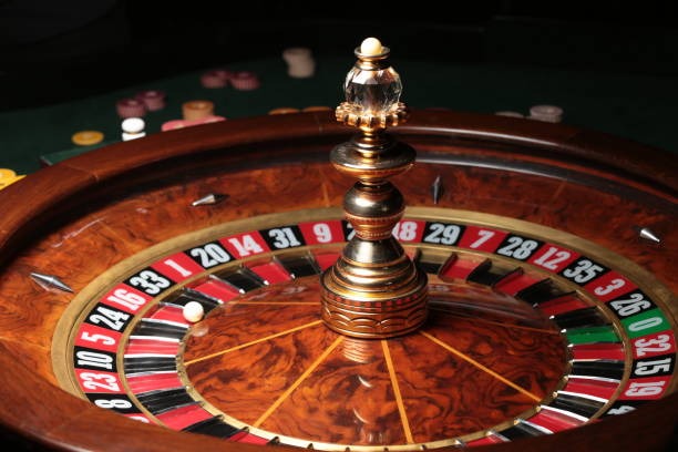 Live-dealer table with real dealer and multi-camera setup